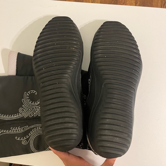 Vintage Black and White Embroidered Puma Boots - Picture 6 of 6